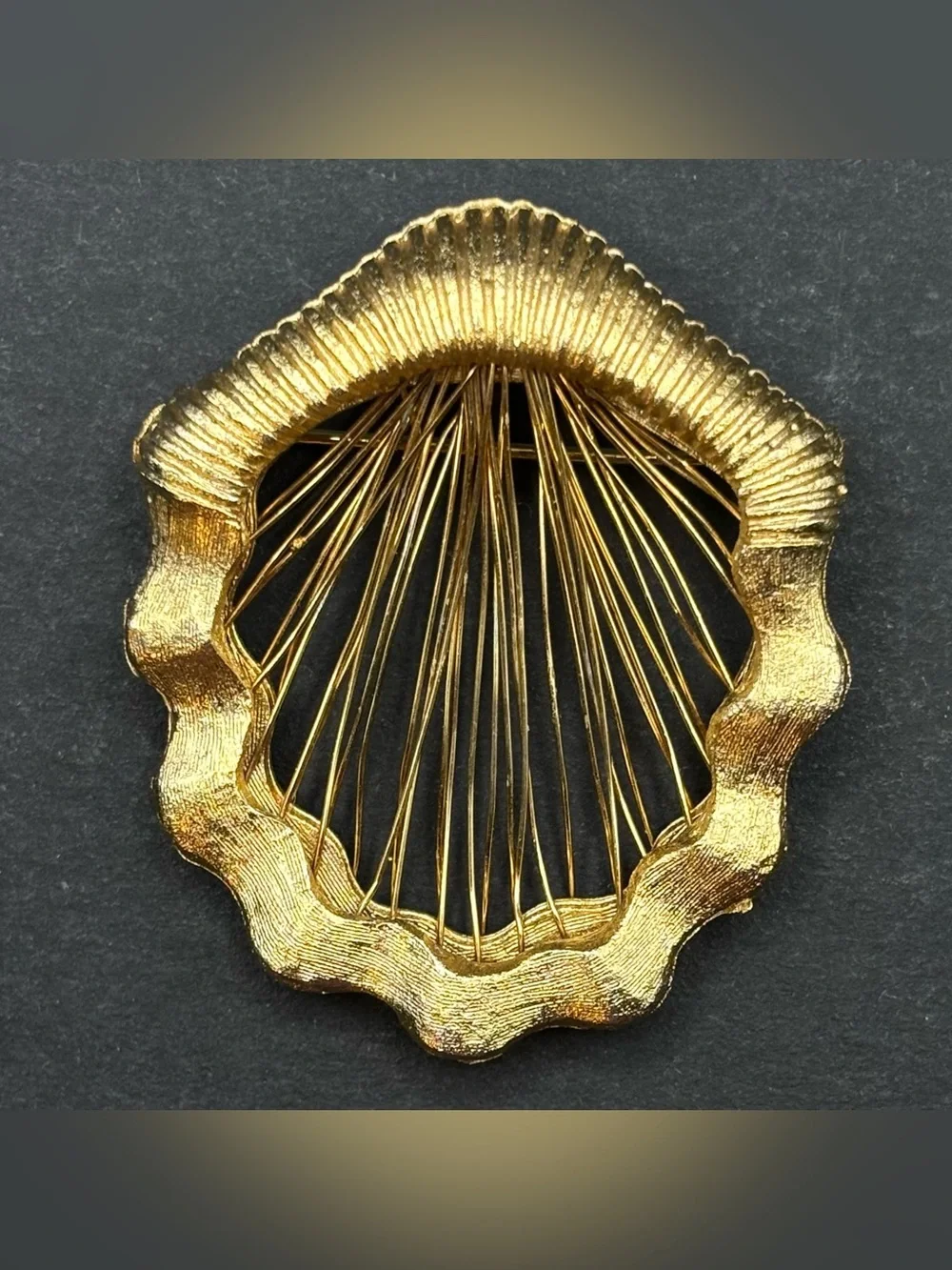 Vintage Gold Tone Wire Work Seashell Brooch Openwork Scallop Shell Fan Pin 70s